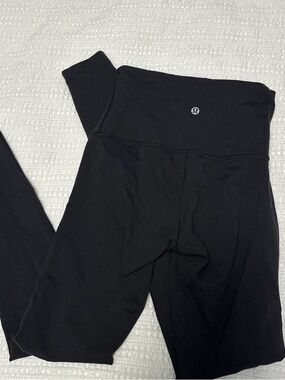 Lululemon women’s Black High-Rise Leggings size 4